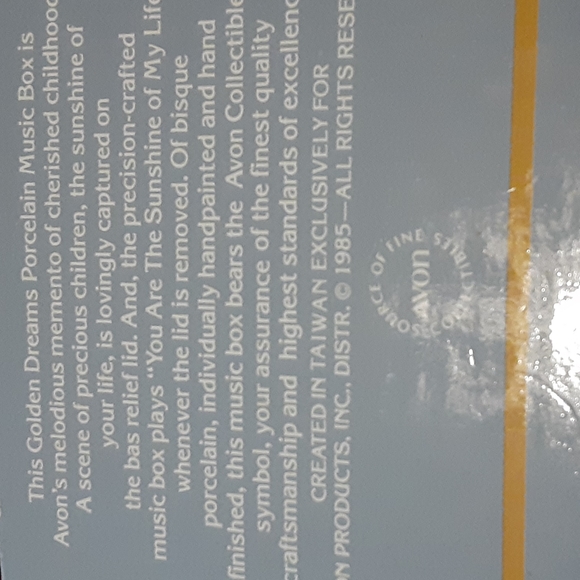 Vintage Avon Golden Dreams Porcelain Music Box - Picture 6 of 6